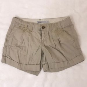 Old Navy pleated tan shorts size 2 great condition